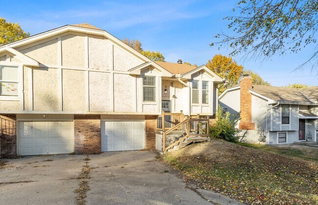 Foto del edificio - Just Listed! Step into one of the Northland’s most conveniently located gems!