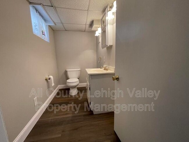 Foto del edificio - 457 Willow Rd