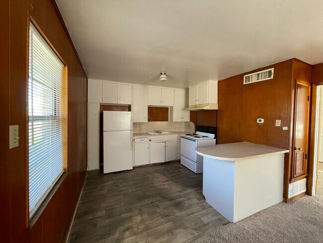 Foto del edificio - 1508 N W S Young Dr