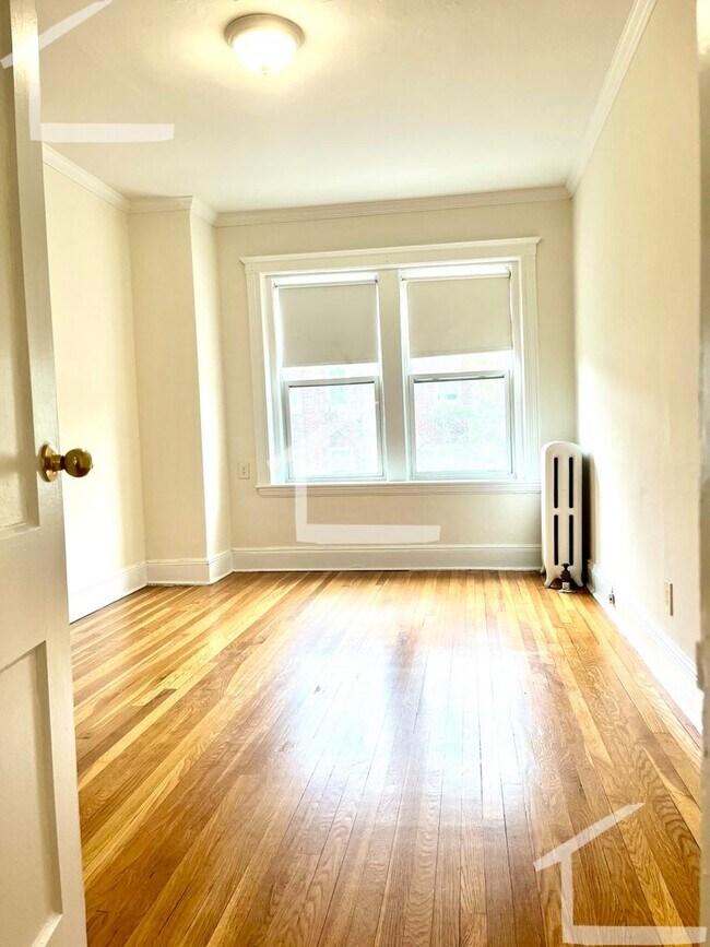 Building Photo - No Broker Fee - Brighton 2 Bed available now
