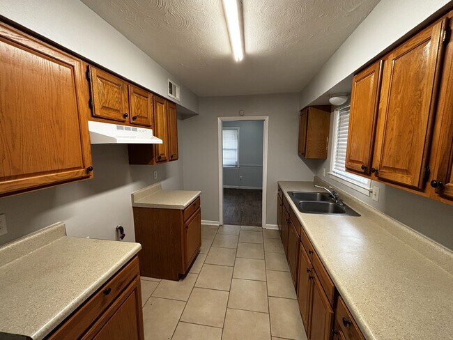 Building Photo - 2247 Pamela Dr
