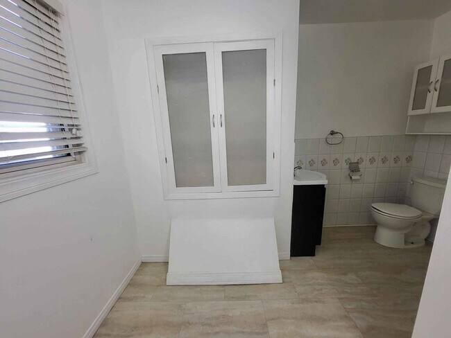 Building Photo - 1–454 Burton Avenue · Sudbury · 1 Bed | 1 Bath · All-Inclusive