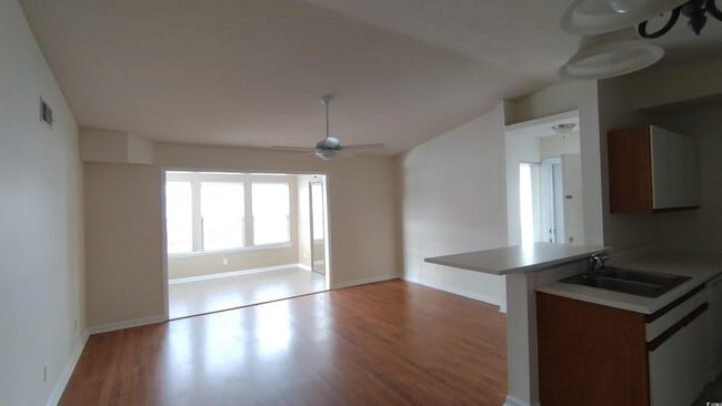 Foto del edificio - 2269J Essex Dr