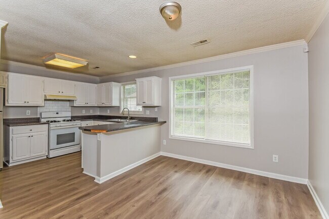 Building Photo - 1558 Blossom Dr