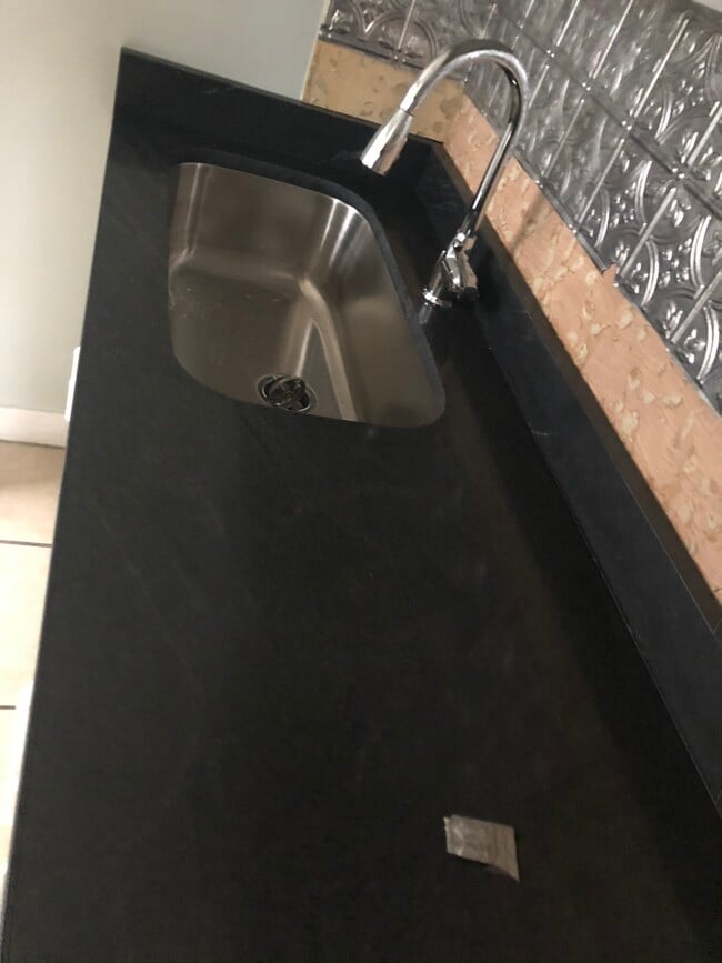 Granite countertops - 162 Vernon Ave