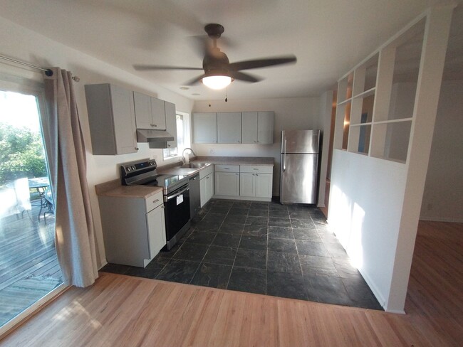 Building Photo - Updated, 3B/1B Martin Acres Ranch Availabl...