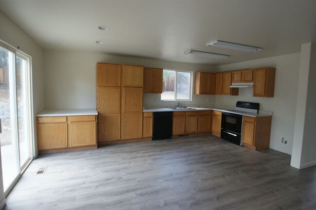 Building Photo - 3998 Kings Row