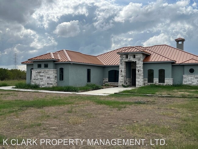 Foto del edificio - 4 br, 3.5 bath House - 13125 STUART RD