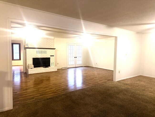 Foto del edificio - 1301 Chateau Dr