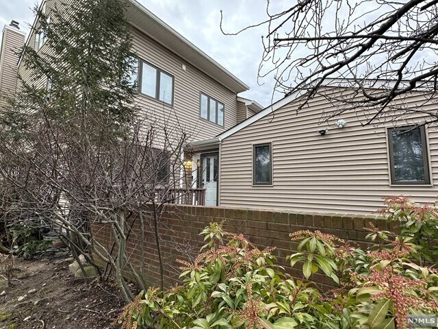 Building Photo - 45 Southerland Dr