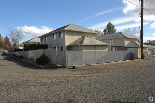 Building Photo - 1315 S 18th Ave