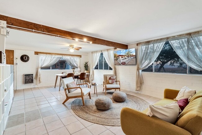 Building Photo - 1 Bedroom - Fully Furnished - Hilltop Home w Views! - Free Internet