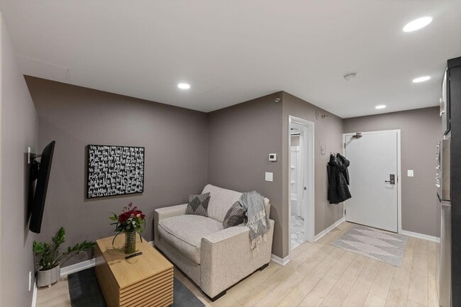 Building Photo - 20 NE 2nd St