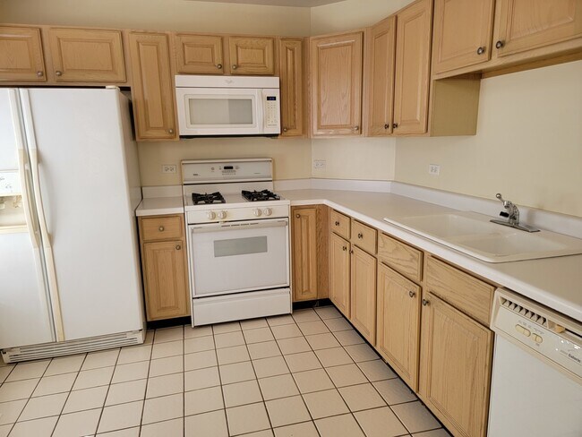 Building Photo - 1943 Heron Ave