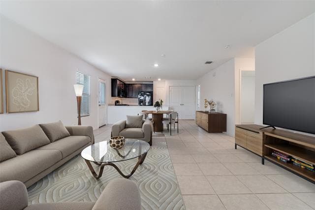 Building Photo - 2525 Russell St