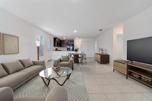 Foto del edificio - 2525 Russell St