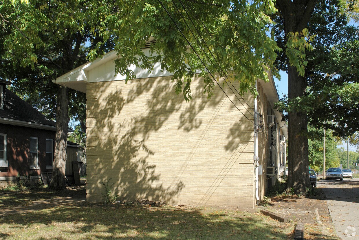 Foto del edificio - 2110 Elliott Ave