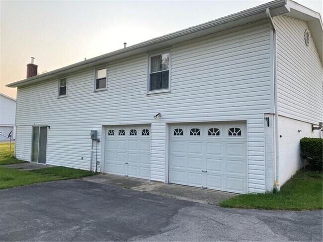 Building Photo - 325 Owen Dr