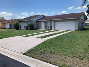 Building Photo - 319 La Paz Dr