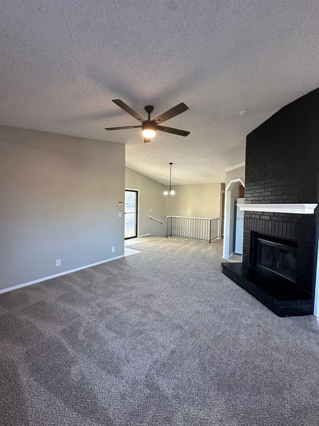 Building Photo - Remodeled 3 Bedroom 2 Bathroom with a 2 car Garage Home For Rent!