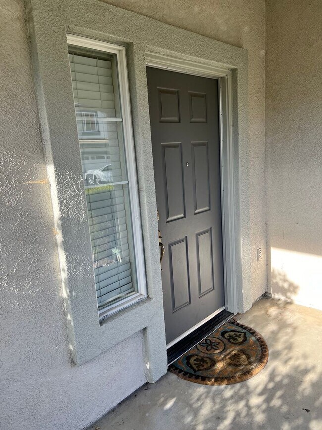 Building Photo - Beautiful  Green Valley Home - Move-in Spe...