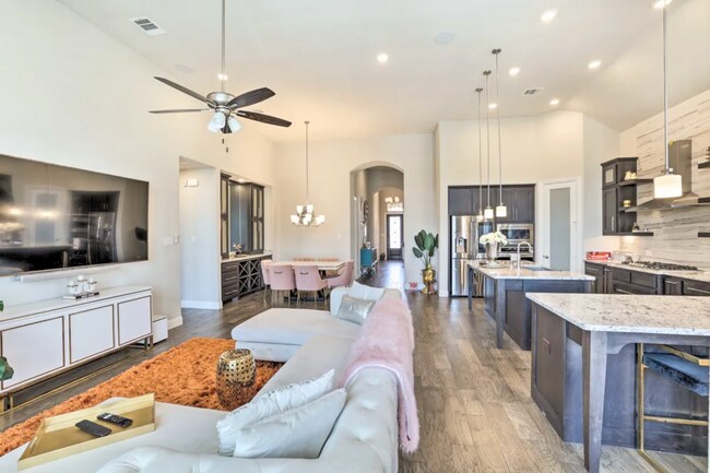 Foto del edificio - 1563 Jocelyn Dr