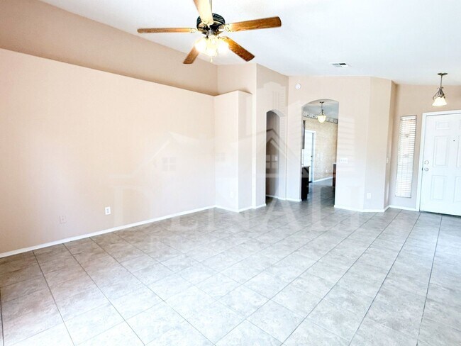 Foto del edificio - 5061 W Glenview Pl