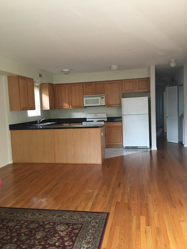 Foto del edificio - 5678 W Higgins Ave