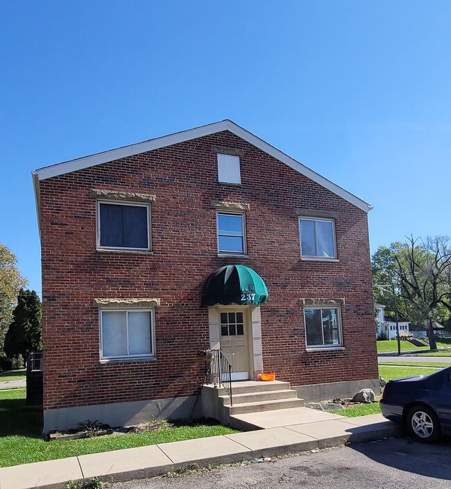 Building Photo - Newly Renovated 2 bedroom in Fairborn!