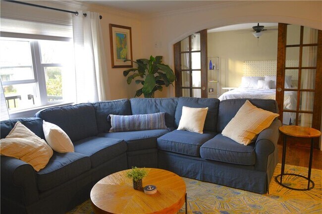 Foto del edificio - 70 Carroll Ave