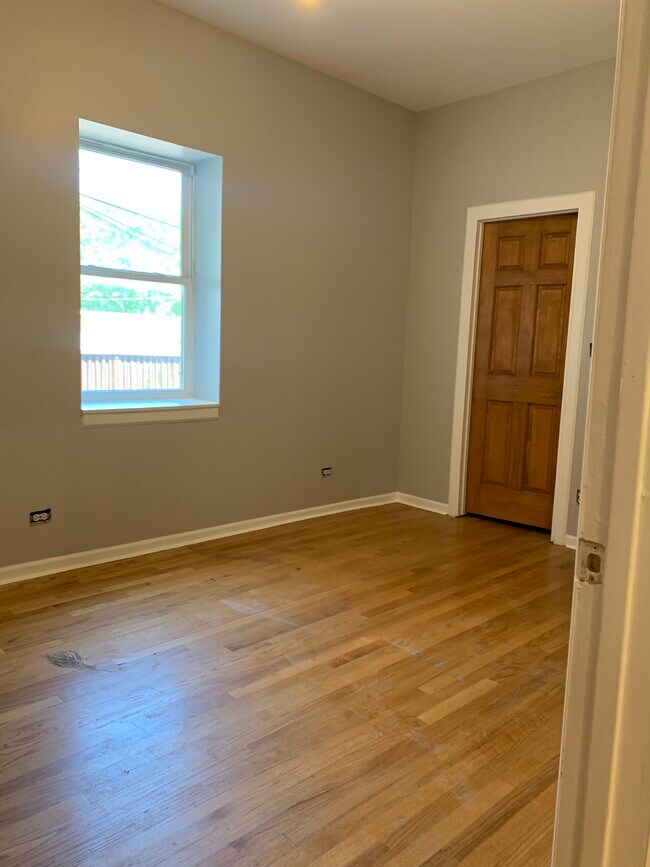 Foto del edificio - 3115 N Oakley Ave