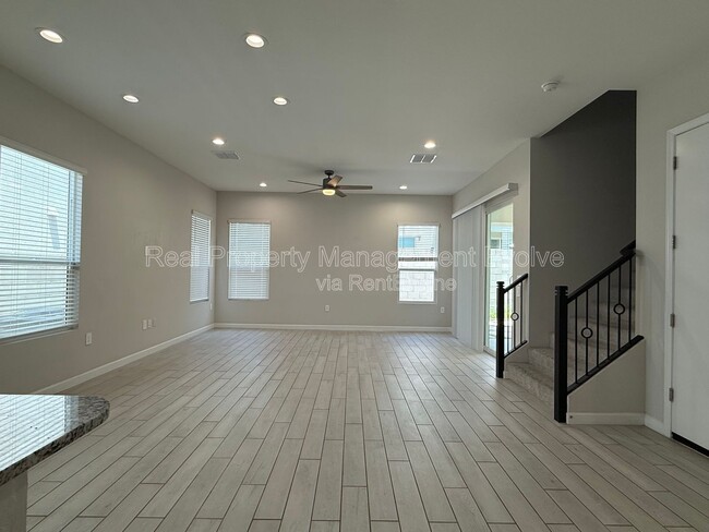 Foto del edificio - 5118 E Anderson Dr