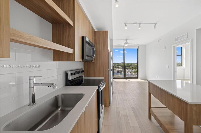 Foto del edificio - 555 NE 8th St