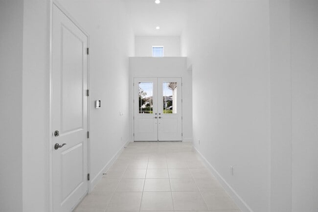 Building Photo - 15144 Wildwood Cir