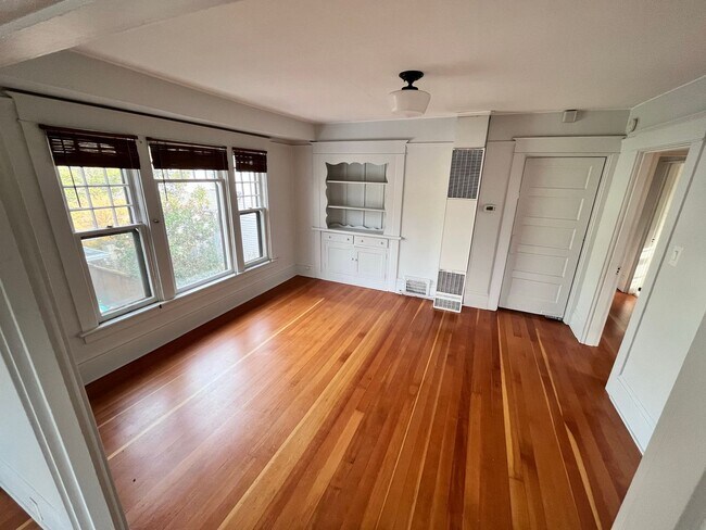 Photo - 3819-3819 SE Washington St Townhome