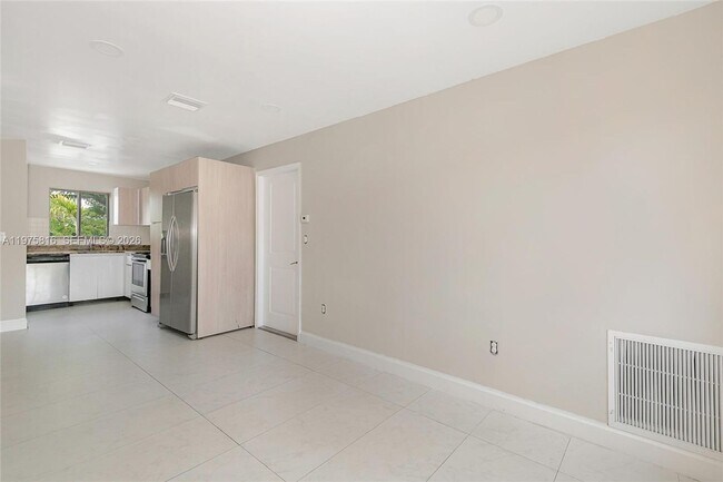 Foto del edificio - 813 NW 3rd Ave