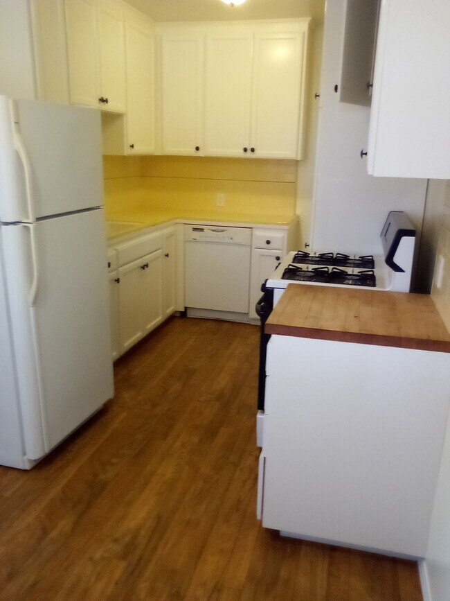 Kitchen - 2602 N Lincoln St