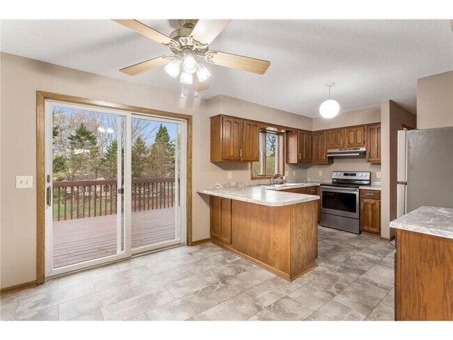 Foto del edificio - 615 High Ridge Rd