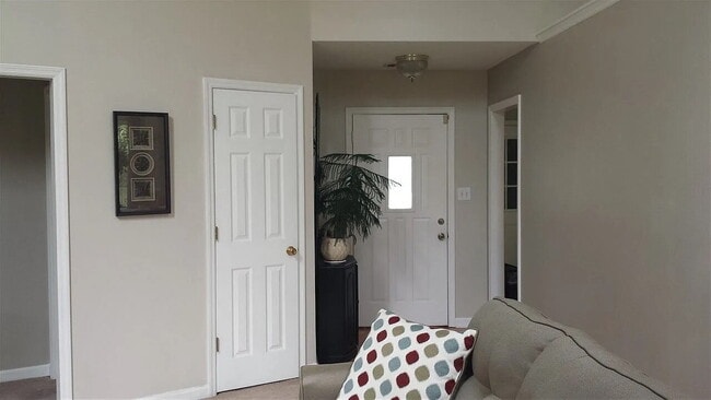 Building Photo - Hyde Park Rental