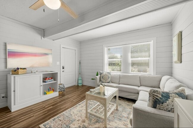 Building Photo - 5608 Sunset Ave