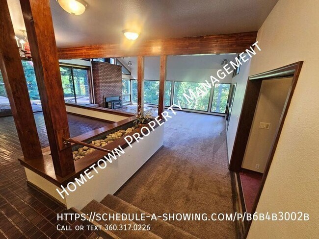 Building Photo - Amazing 4 Bedroom Salt Water Retreat!  Ava...