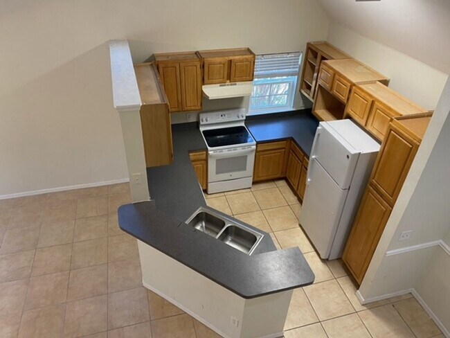 Foto del edificio - Hamptons in Metrowest  3 bedroom 2 Bath wi...