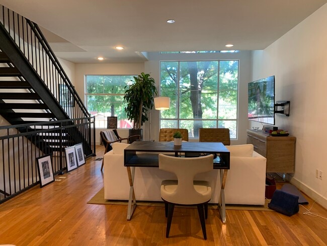 Foto del edificio - 4239 Rawlins St