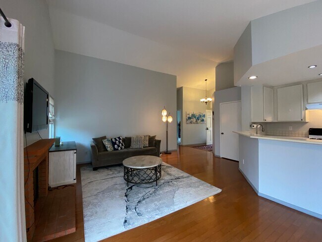 Building Photo - Beautiful Single Story Home in Shadow-Ridge!