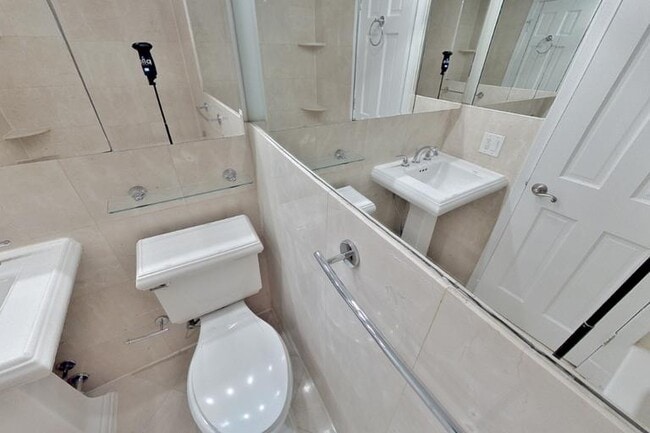 Building Photo - 279 E 10th St