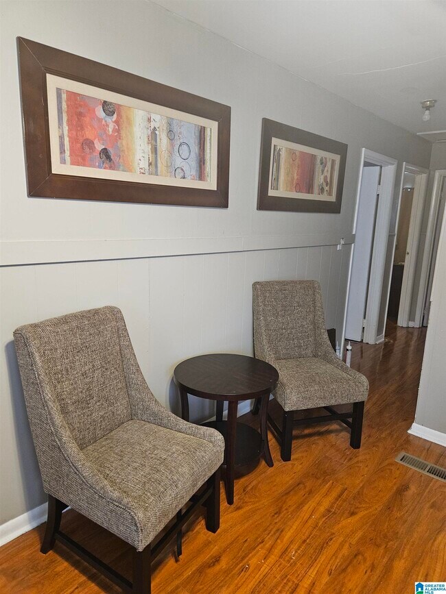 Foto del edificio - 128 Thomas Cir