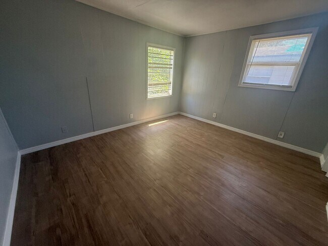 Foto del edificio - $300 OFF FIRST MONTHS RENT MOVE-IN SPECIAL!!