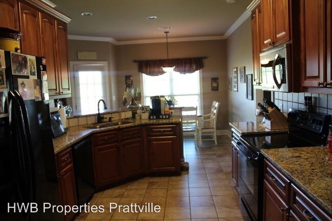 Building Photo - 375 Country Club Dr
