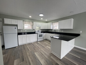 Building Photo - 101 Gibbons St