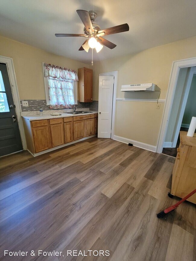 Building Photo - 2 br, 1 bath House - 415 Forrest St